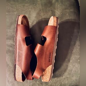 Birkenstock Brown Leather Unisex Sandals Like New